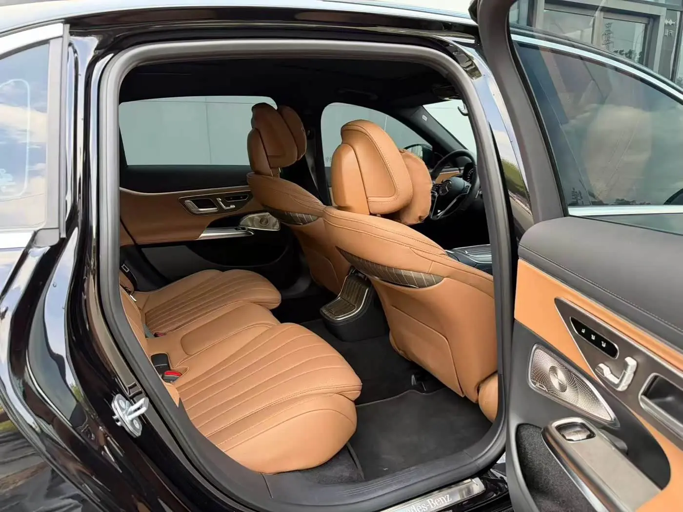 Mercedes-Benz E-Class 2025 — Фото 7/13