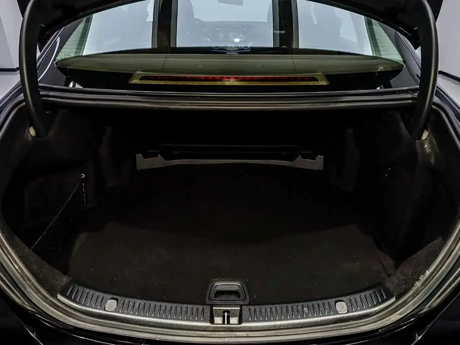 Mercedes-Benz E-Class 2022 — Photo 6/20