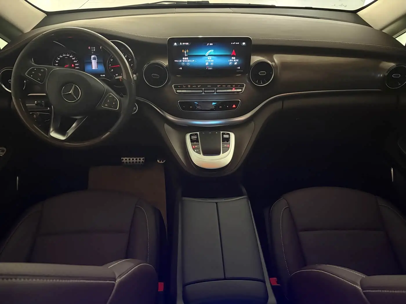 Mercedes-Benz V-Class 2022 — Photo 15/20