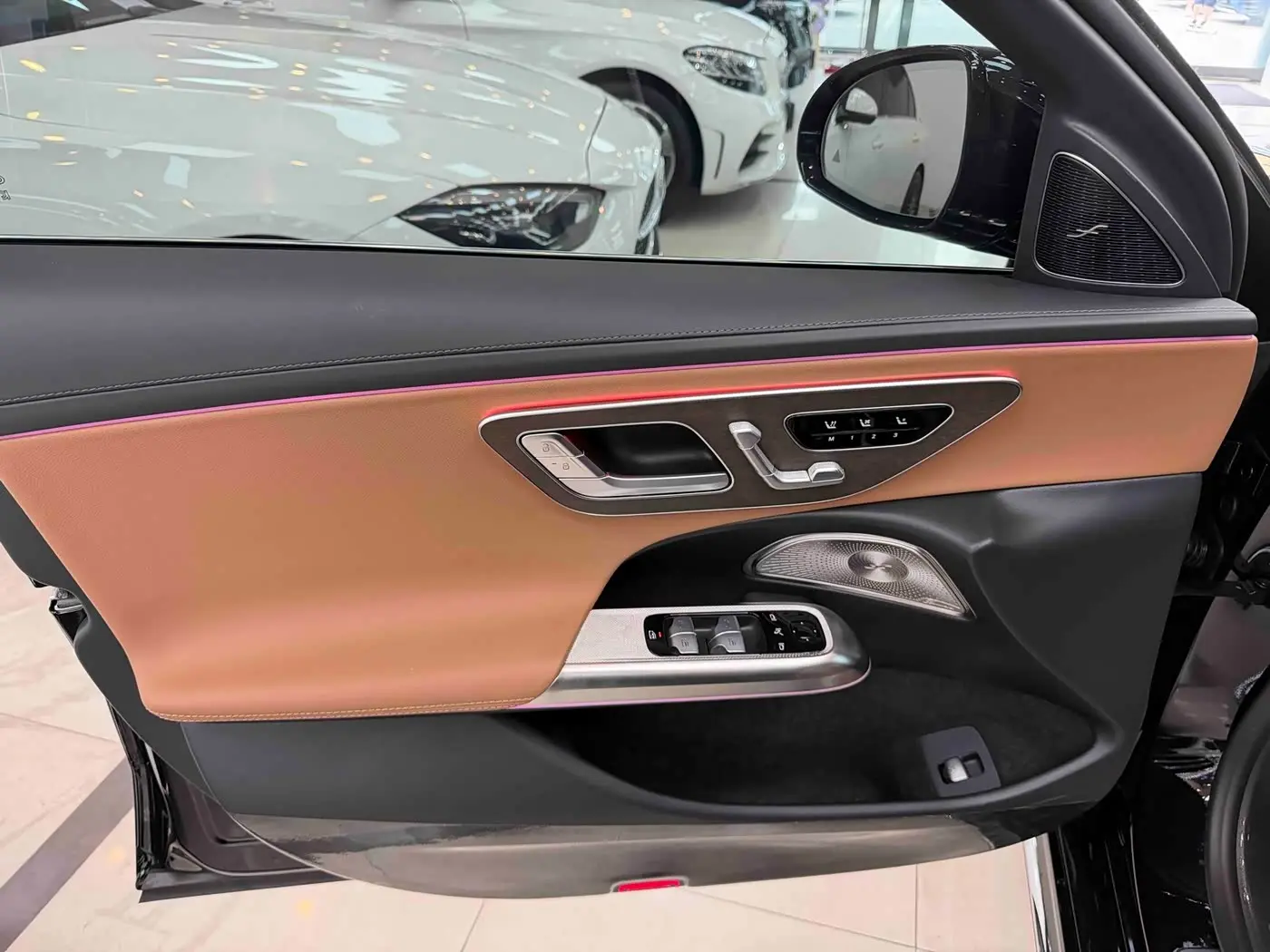 Mercedes-Benz E-Class 2025 — Photo 4/20
