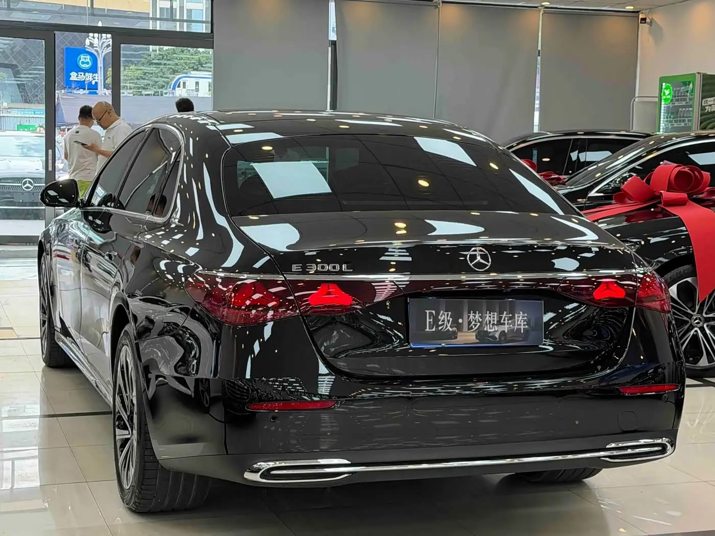 Mercedes-Benz E-Class 2025 — Photo 18/20