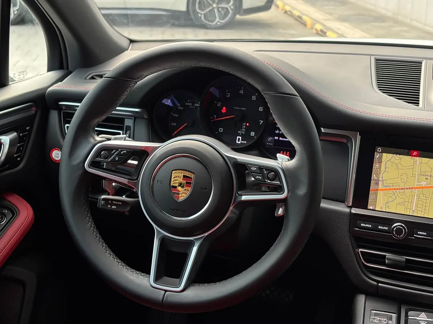 Porsche Macan 2021 — Photo 13/18