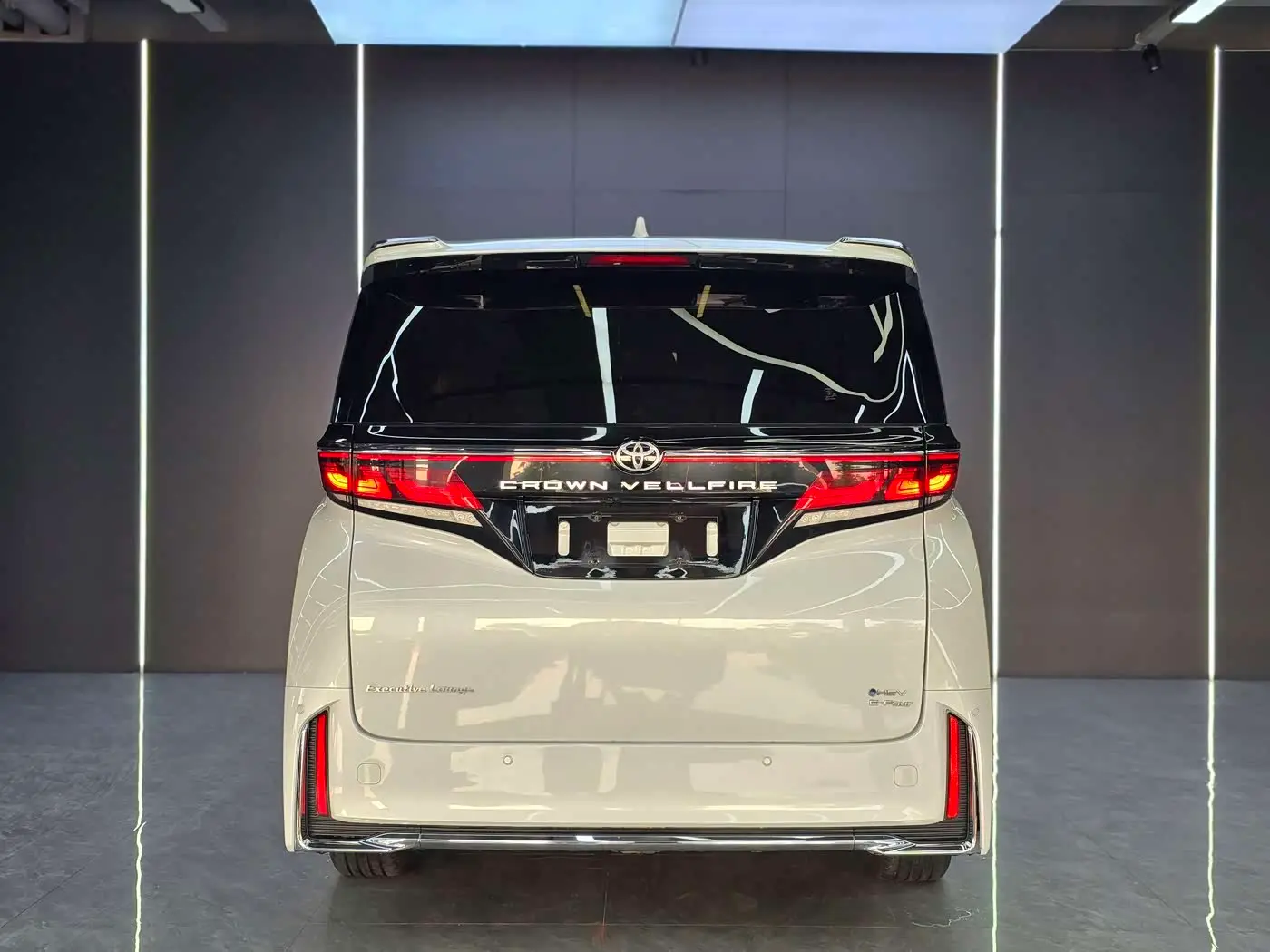 Toyota Vellfire 2023 — Şəkil 8/9