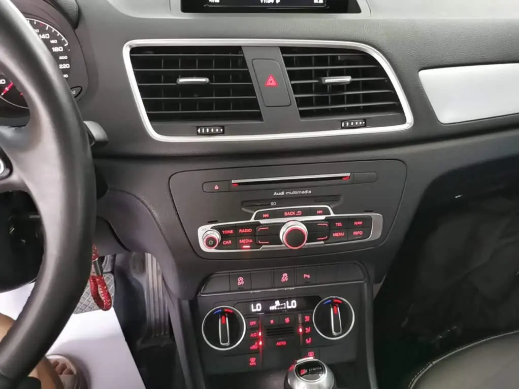 Audi Q3 2018 — Şəkil 13/20