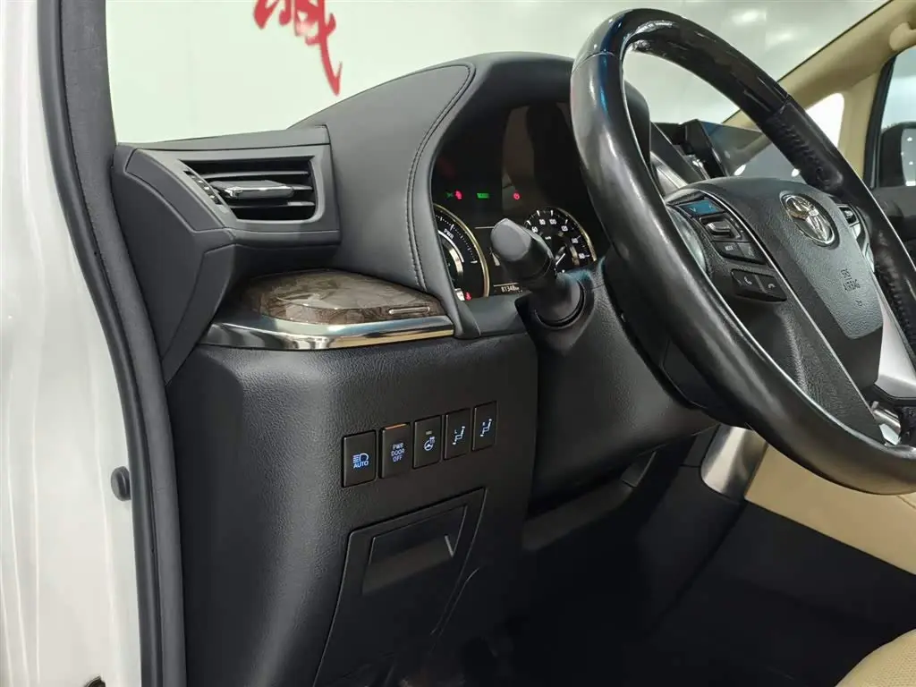 Toyota Vellfire 2021 — Photo 8/17