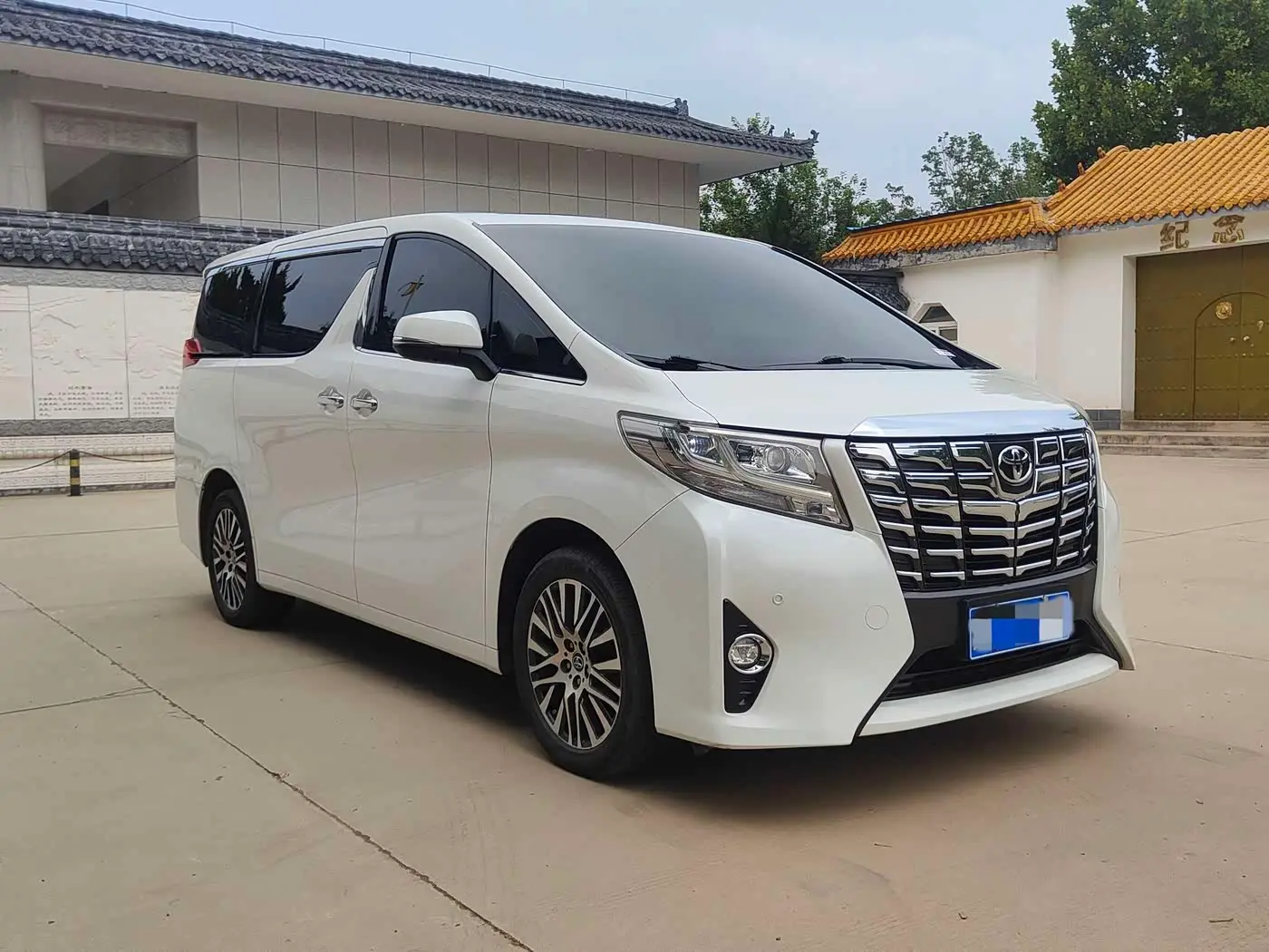 Toyota Alphard 2018 — Photo 3/16