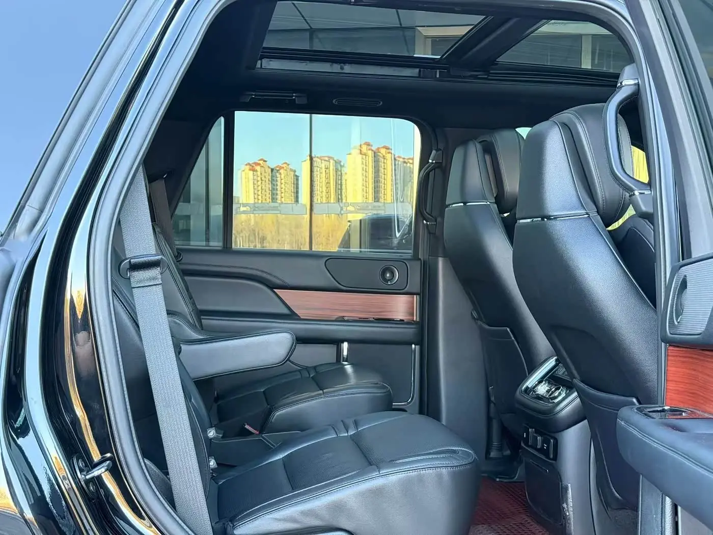 Lincoln Navigator 2018 — Şəkil 6/9