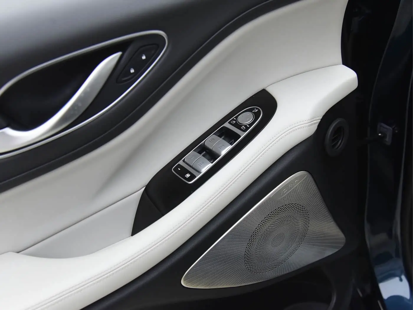 Voyah Auto Voyah Dreamer 2025 — Photo 11/20