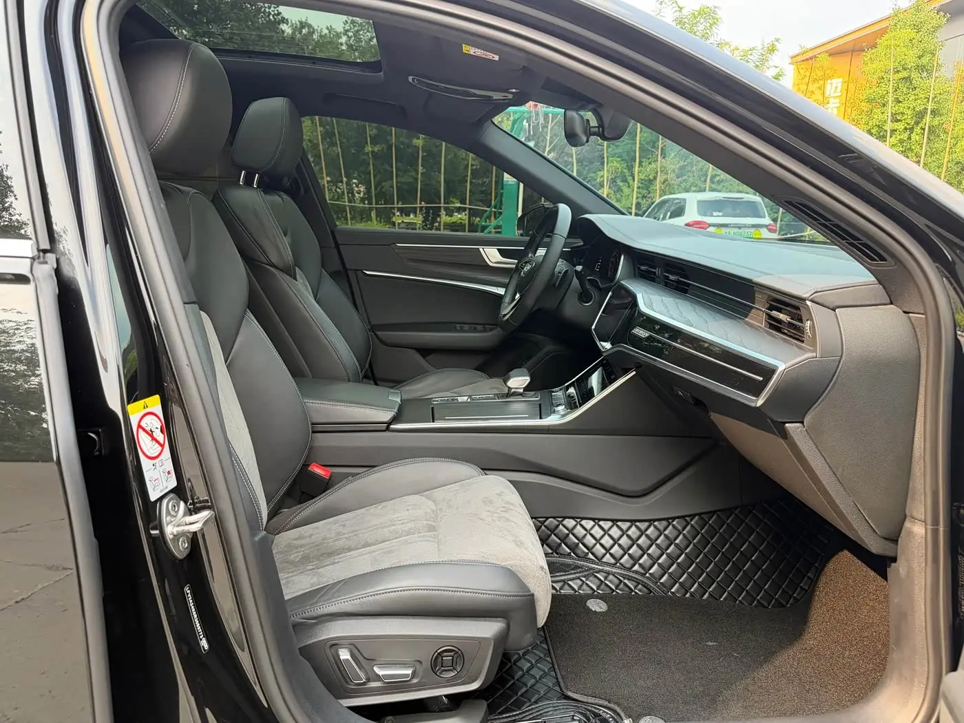 Audi A6L 2024 — Photo 8/16