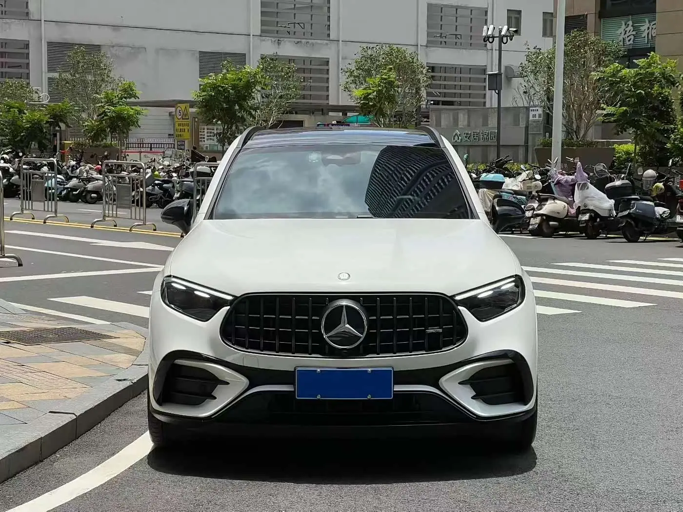Mercedes-Benz GLC AMG 2026 — Photo 2/9