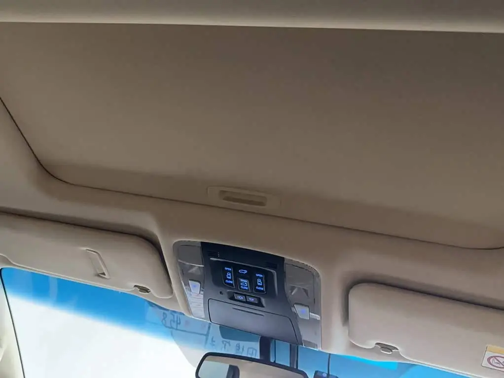 Toyota Alphard 2017 — Photo 10/20