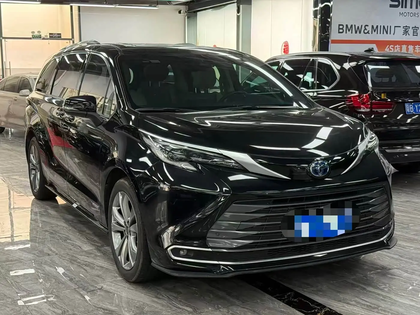 Toyota Sienna 2023 — Photo 3/12