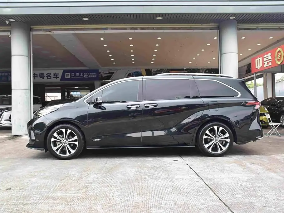 Toyota Granvia 2023 — Photo 4/20