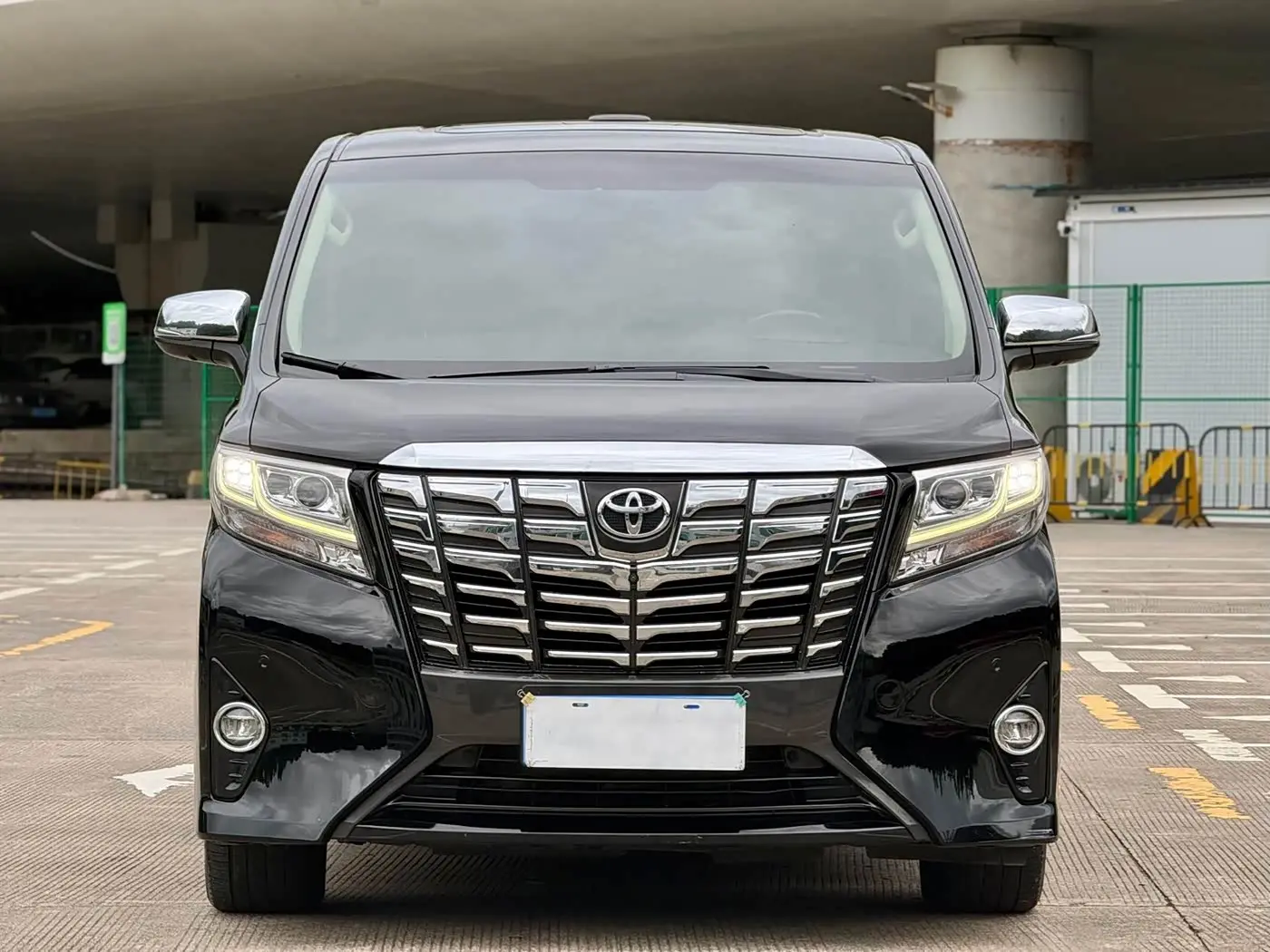 Toyota Alphard 2017 — Фото 2/16