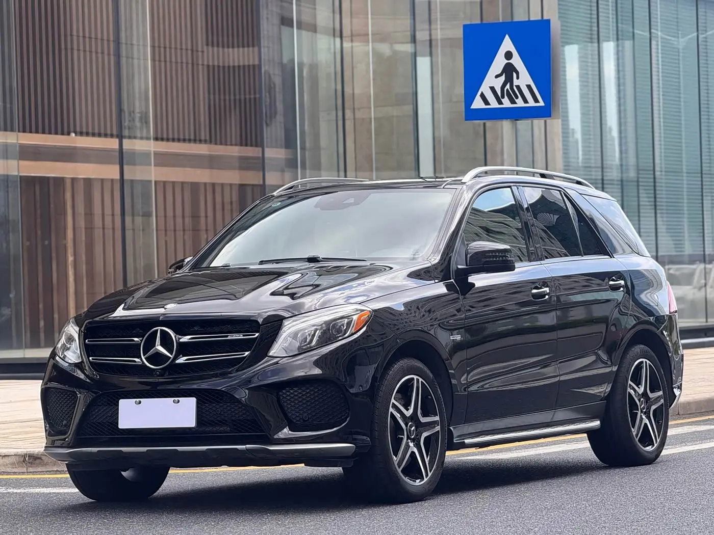 Mercedes-Benz GLE AMG 2017 — Фото 1/20