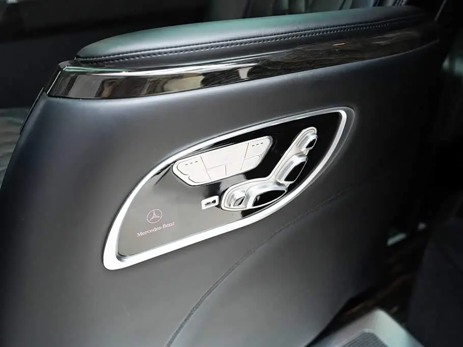 Mercedes-Benz V-Class 2021 — Фото 16/20