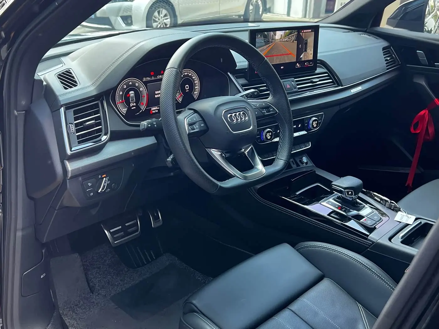 Audi Q5L 2025 — Şəkil 18/20
