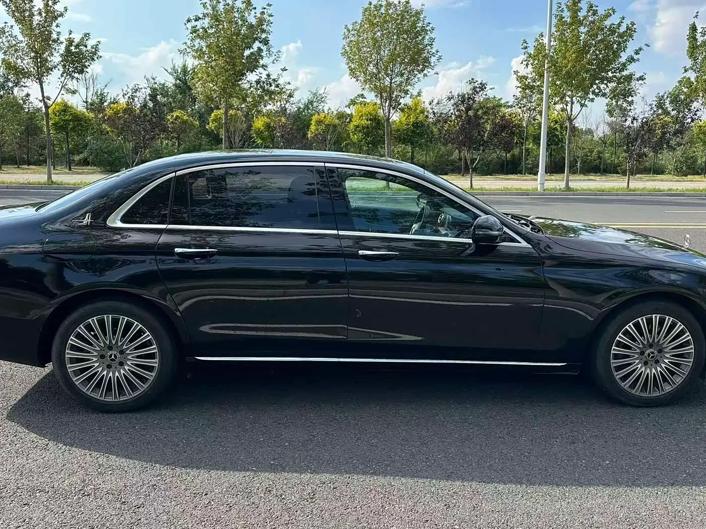 Mercedes-Benz E-Class 2023 — Photo 8/13