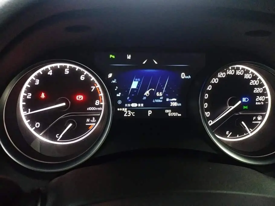 Toyota Camry 2018 — Фото 14/16