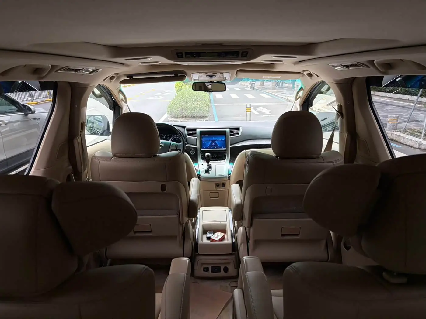 Toyota Alphard 2013 — Photo 11/12