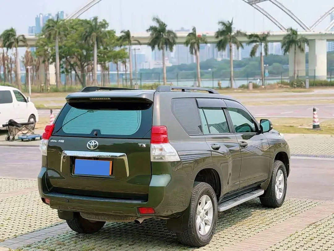 Toyota Prado 2012 — Photo 5/17