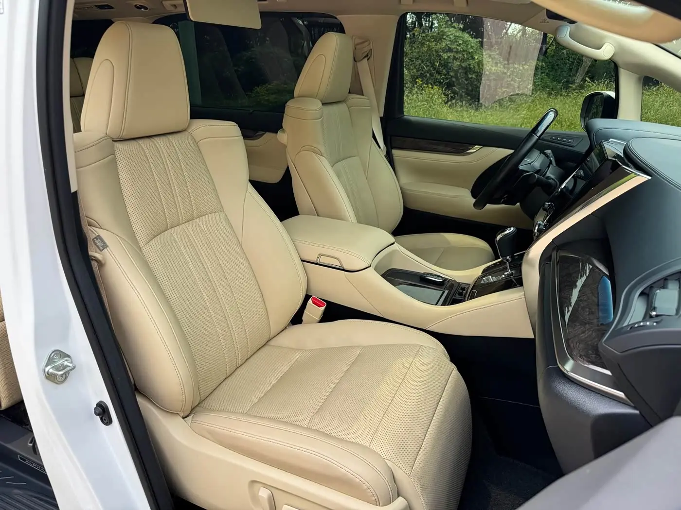 Toyota Alphard 2022 — Фото 14/17