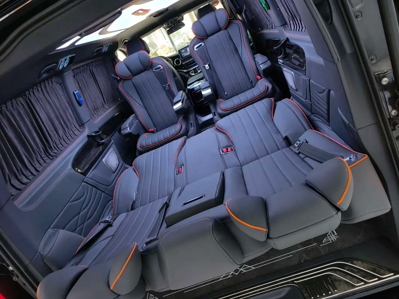 Mercedes-Benz V-Class 2020 — Photo 19/19