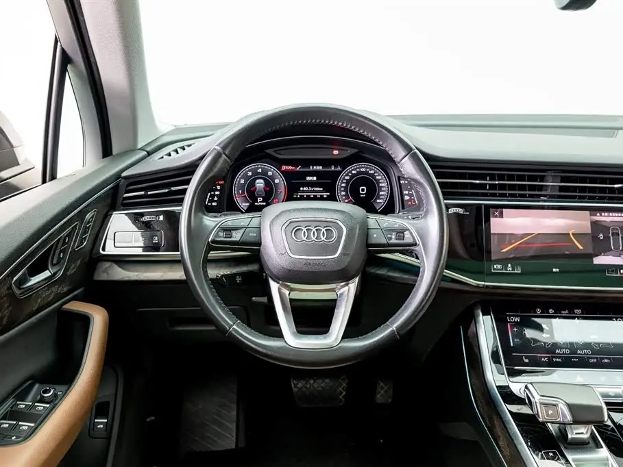 Audi Q7 2024 — ფოტო 19/20
