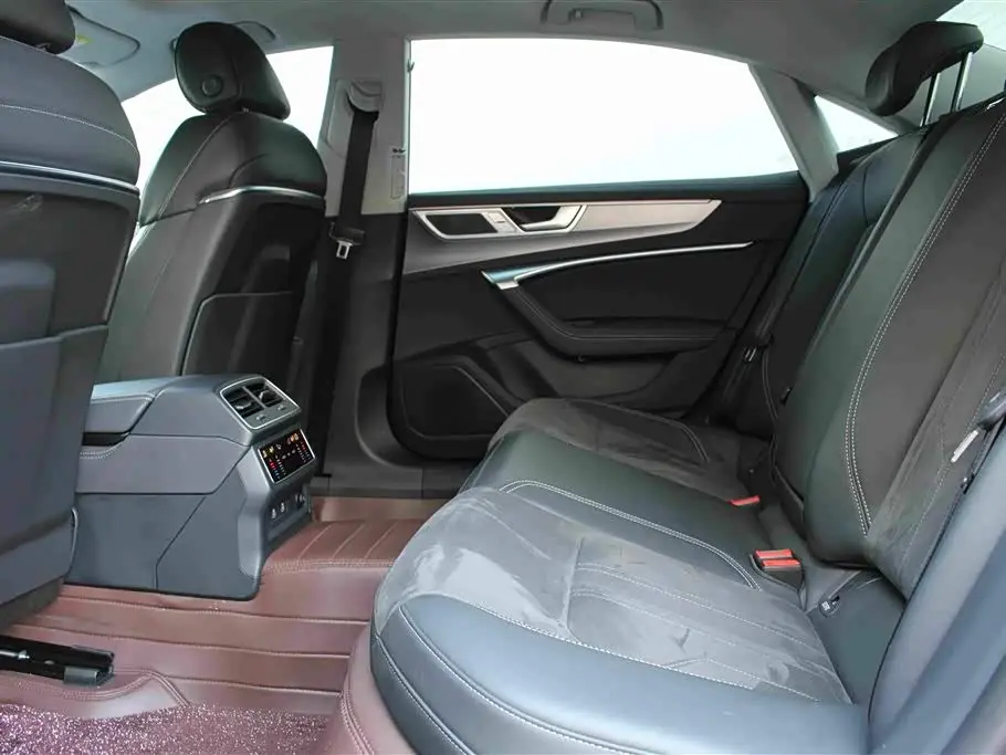 Audi A7L 2024 — Şəkil 11/18