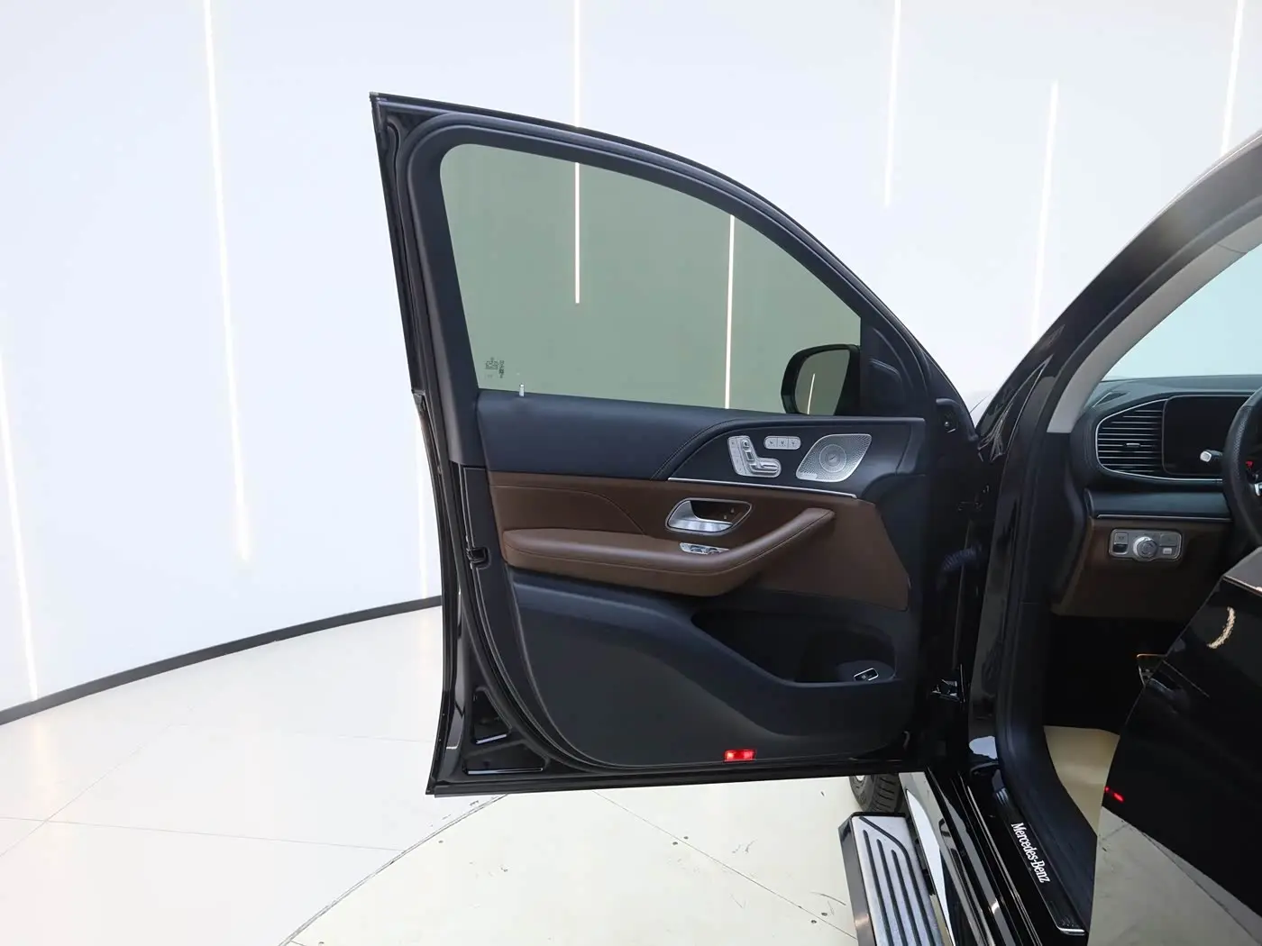Mercedes-Benz GLS 2024 — Фото 14/20