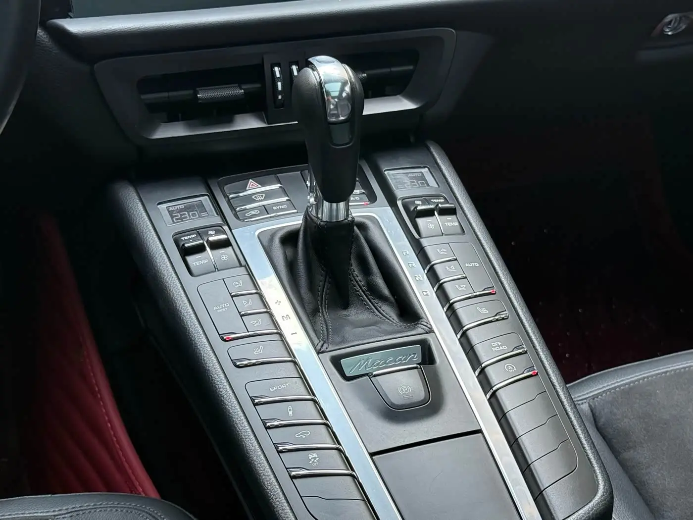 Porsche Macan 2015 — Фото 12/20