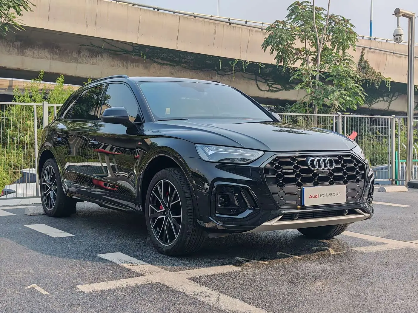 Audi Q5L 2024 — Photo 3/9