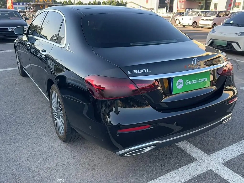 Mercedes-Benz E-Class 2022 — Photo 12/20