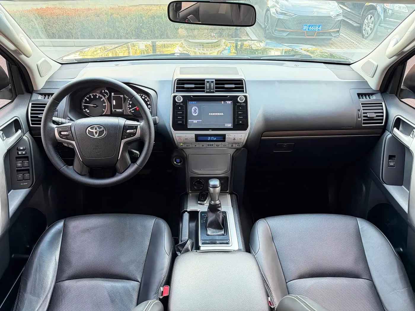 Toyota Prado 2019 — Photo 9/12