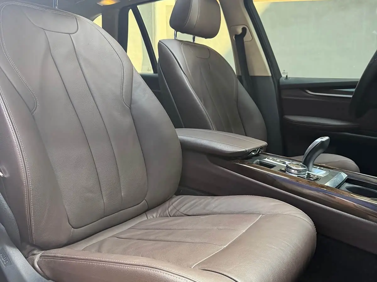BMW X5 2015 — Photo 10/12