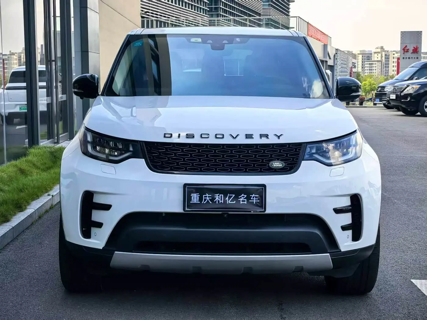 Land Rover Discovery 2019 — Photo 2/17