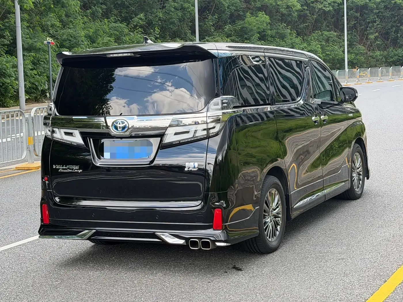 Toyota Vellfire 2021 — Photo 4/14