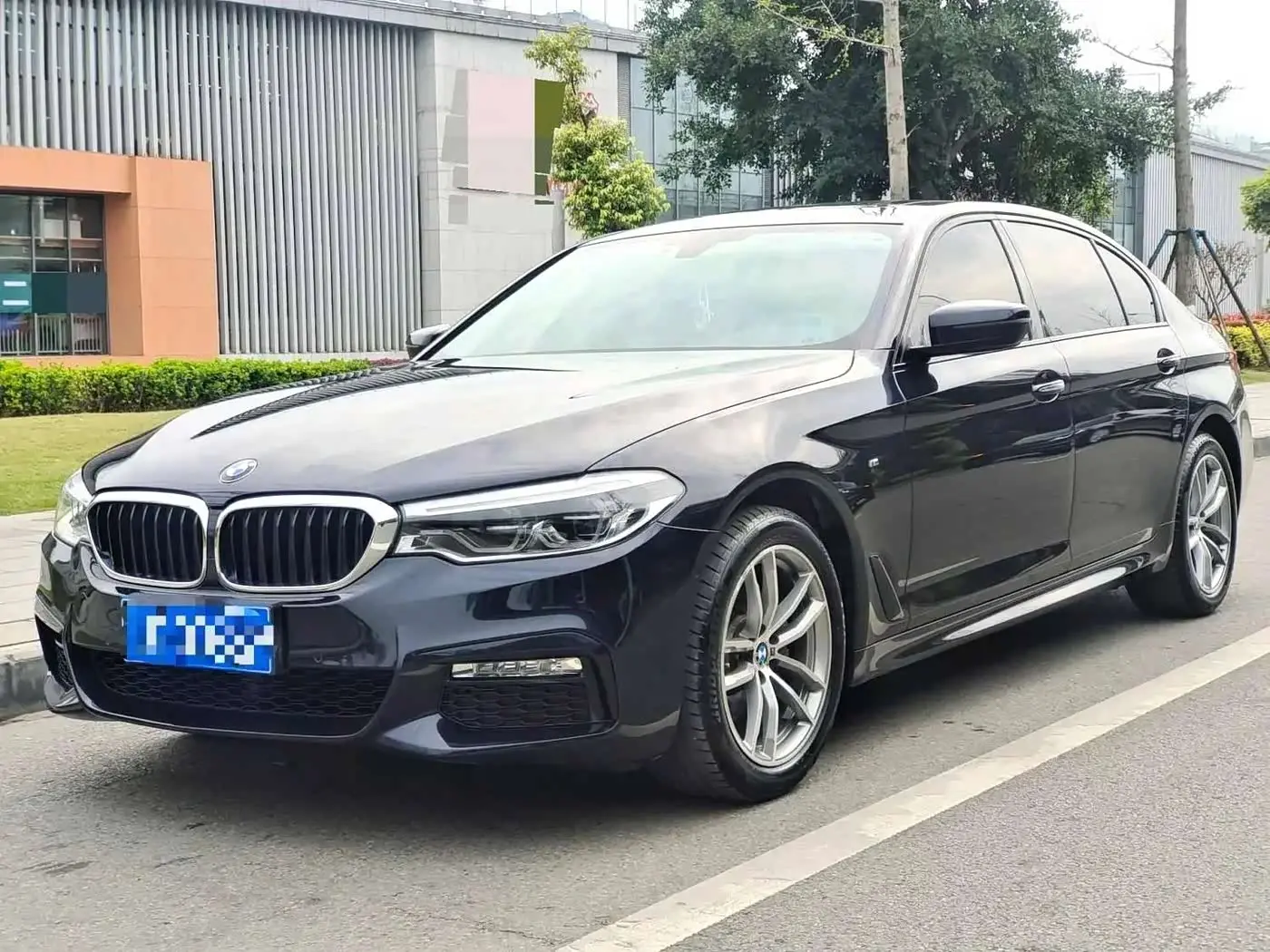 BMW 5 Series 2019 — Фото 1/10