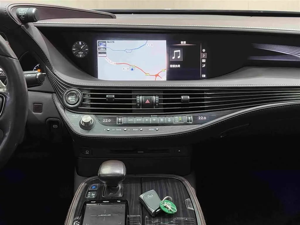 Lexus LS 2018 — Photo 20/20