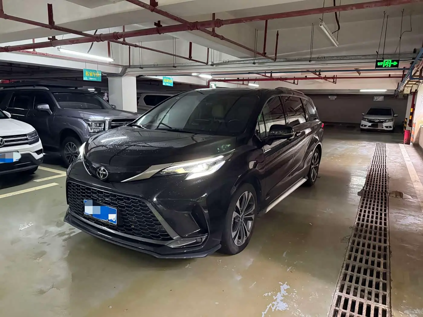 Toyota Granvia 2024 — Photo 1/12