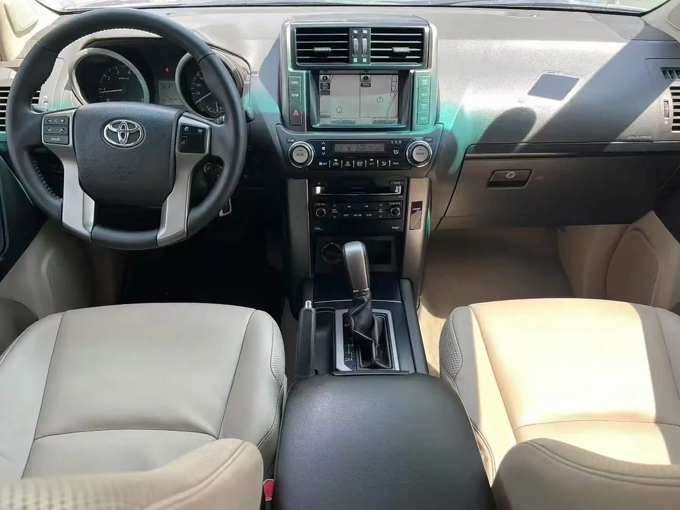Toyota Prado 2010 — Photo 5/9