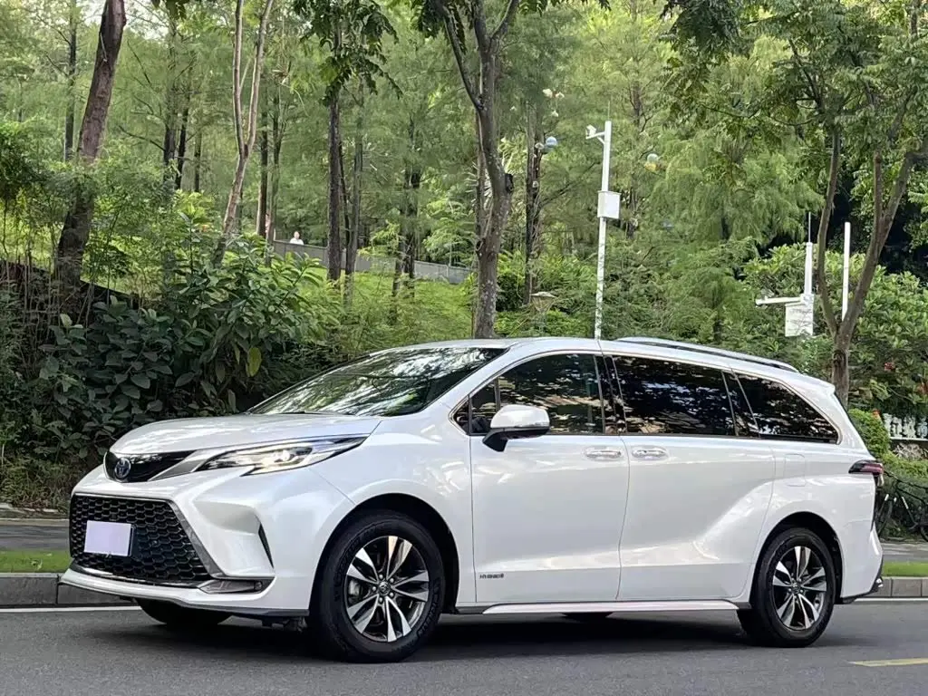 Toyota Granvia 2023 — Фото 1/20