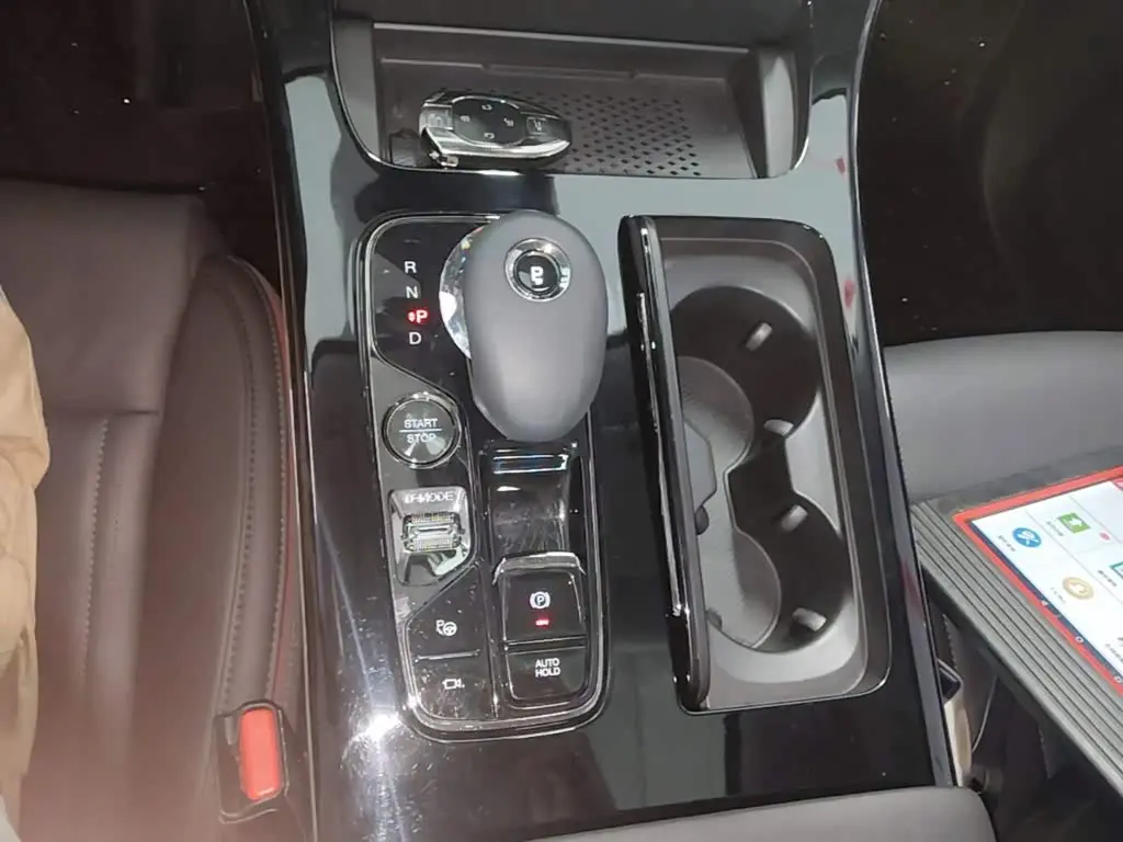 GAC Trumpchi Trumpchi E9 2024 — Şəkil 14/20
