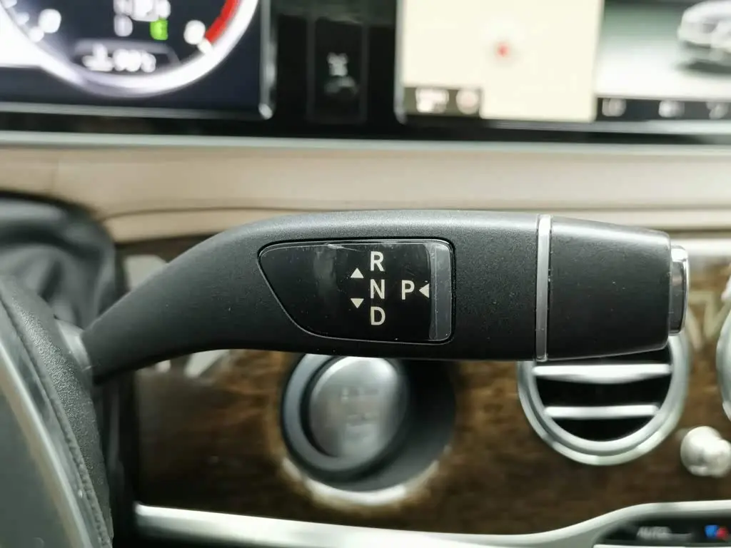 Mercedes-Benz S-Class 2015 — Photo 13/20