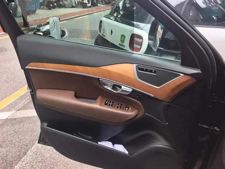 Volvo XC90 2019 — Photo 7/16