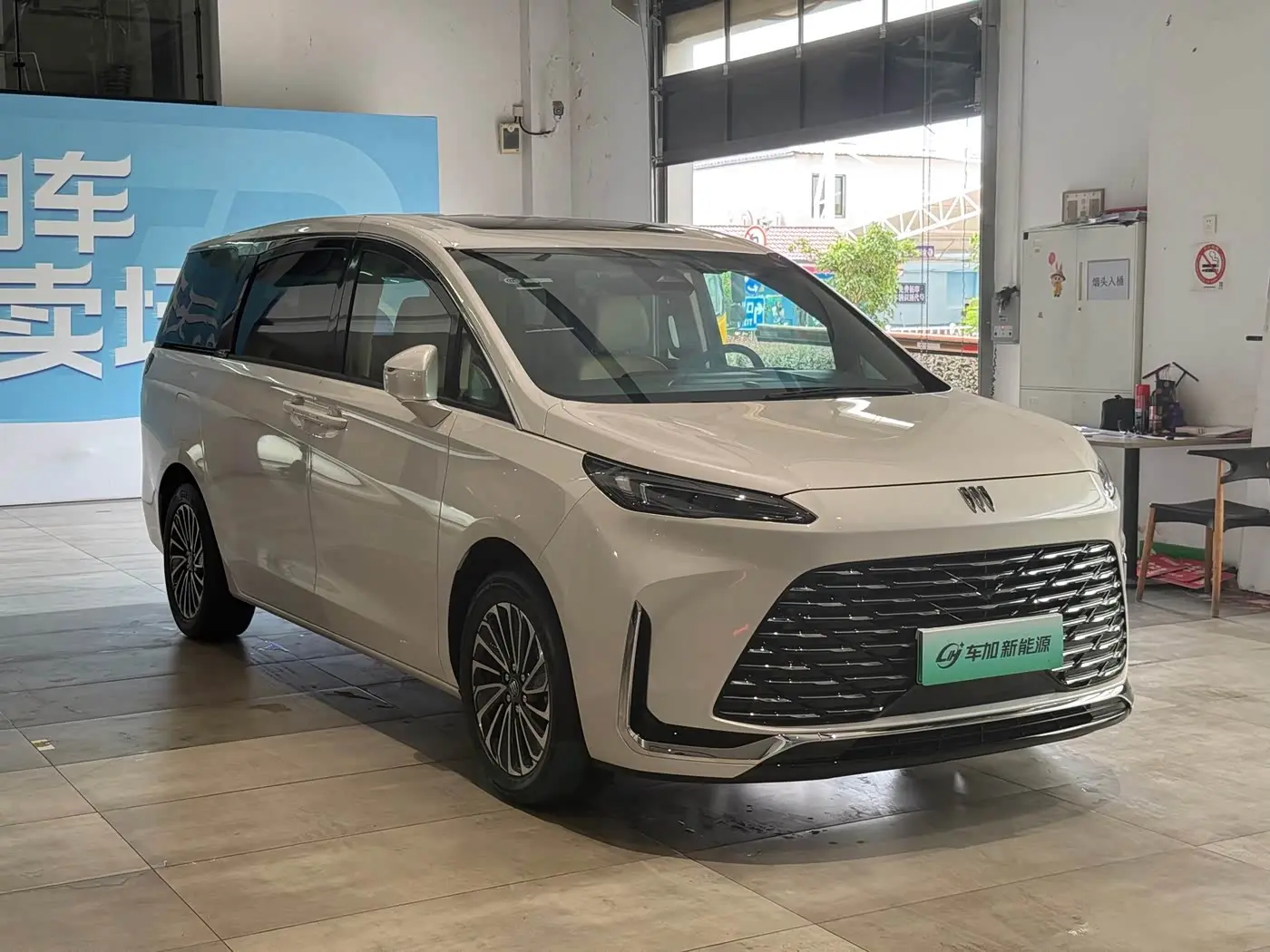 Buick GL8 New Energy 2025 — Photo 3/9