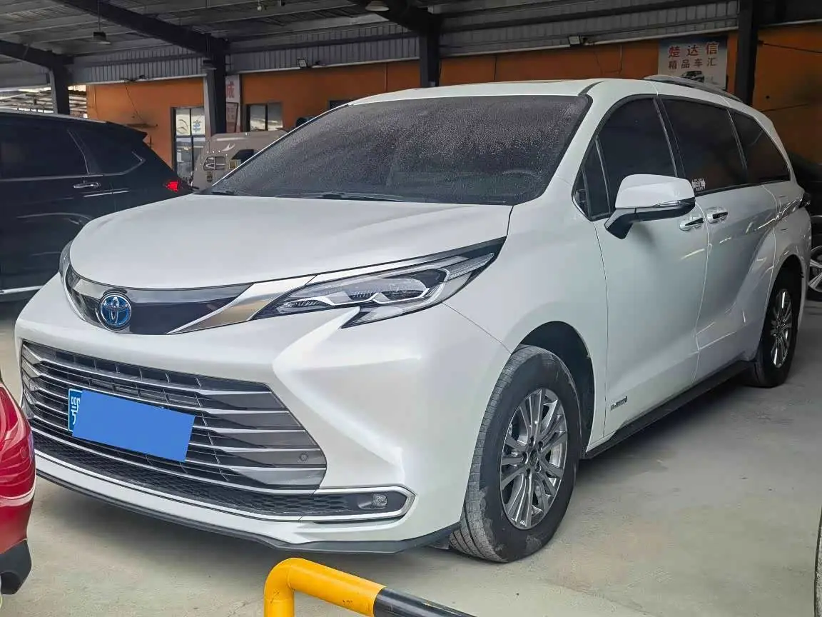Toyota Sienna 2023 — Şəkil 1/16