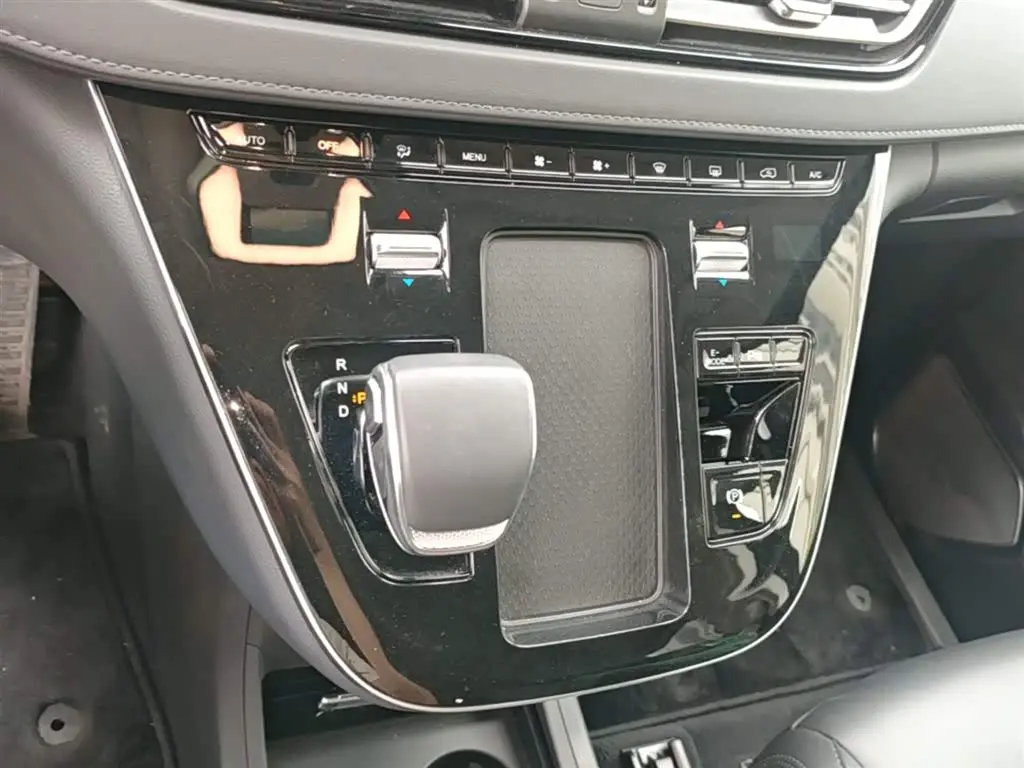 Hongqi HQ9 PHEV 2024 — ფოტო 14/20