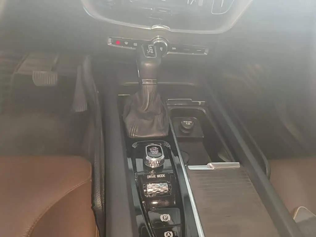 Volvo XC60 2019 — Фото 14/20