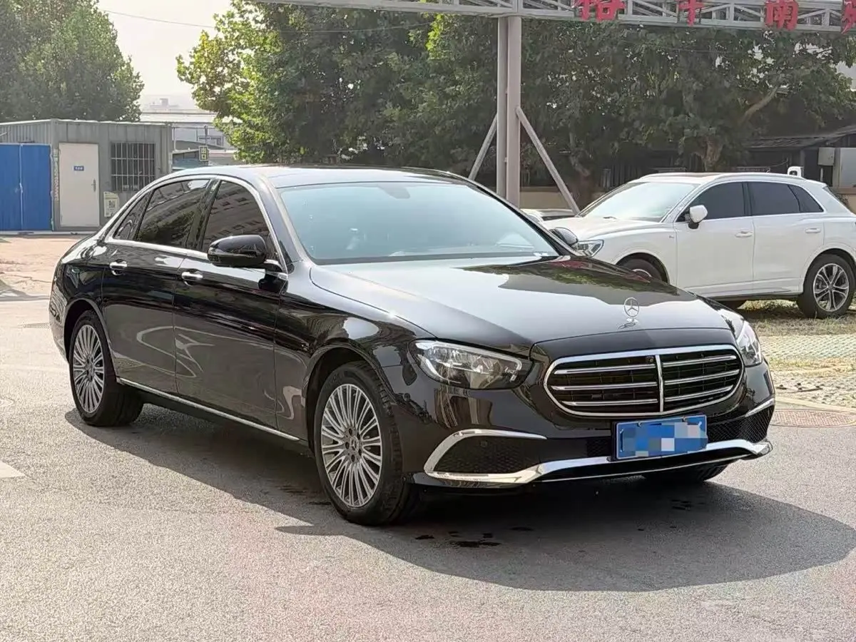 Mercedes-Benz E-Class 2023 — Фото 3/9